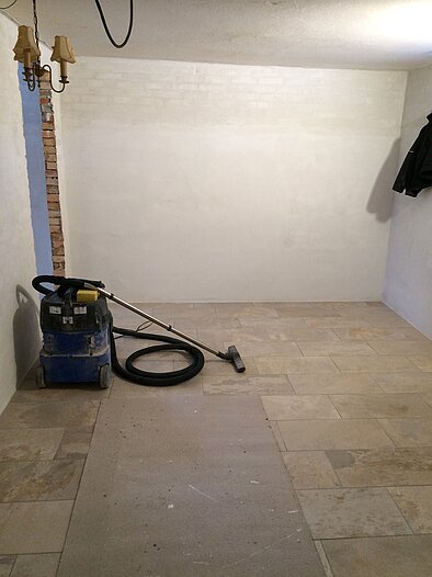 Renoveret gulv i kælderrum Byggefirmaet Kastanien